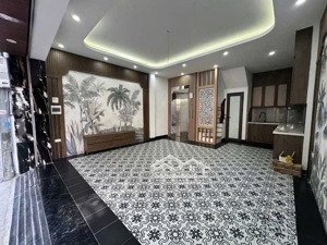 bán nhà phố ngô gia tự. ô tô vào nhà , ngõ thông gần phố. lô góc 6 tầng thang máy.