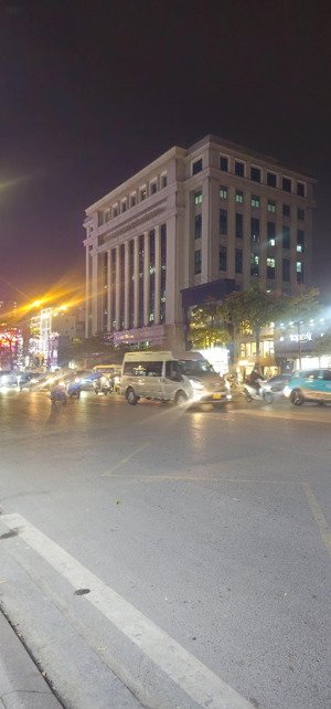 49 tỷ mặt phố xã đàn, víp nhất quận đống đa, nơi không có nhà để bán, và có thương lượng tốt.