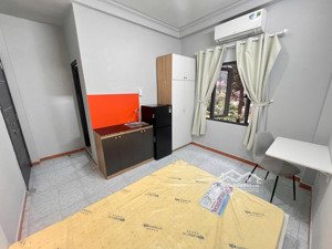 cho thuê 1 phòng duy nhât chdv mới 100% cửa sổ trời - công viên gia định - đào duy anh p9 phú nhuận