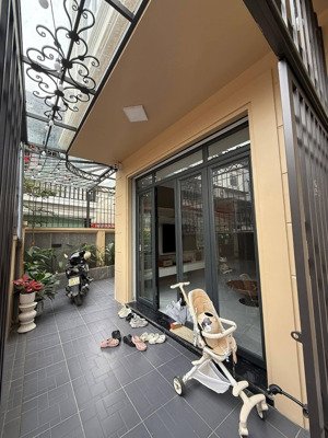 nhà đẹp sân cổng riêng phố chợ hàng - ô tô cách nhà 10m