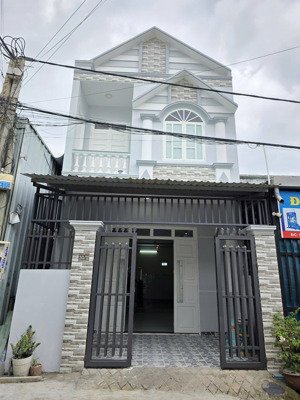 bán nhà trệt lầu giá rẻ gần ngã tư bình chuẩn - thuận an