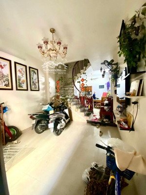 độc nhất. hồ tùng mậu, ga tàu điện, ngõ thông xe 4 chỗ vào, dân xây, sổ hoa hậu, 39m*5 tầng, ở rộng