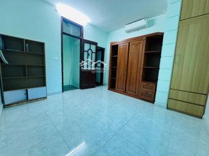 chính chủ bán nhà đường láng, hàng hiếm lô góc 32m2x6t, ngõ thông cách phố 50m giá nhỉnh 8 tỷ