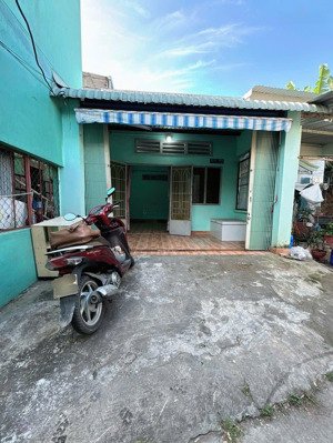 bán nhà gần đg nguyễn an ninh p. dĩ an bình dương dt 119m giá 2ty850 lh 