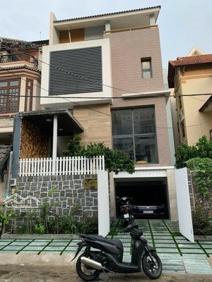 biệt thự hồ bơi mt nguyễn bá huân, thảo điền chỉ 165tr/m2, 4 tầng, 208m2 (7, x 27m), hđt 90tr/tháng