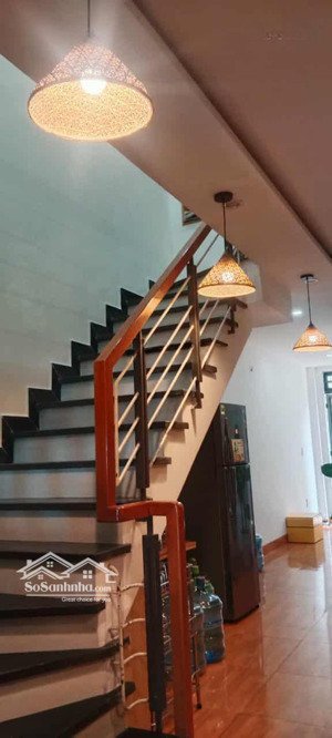 bán nhà 2 tầng đẹp mặt tiền đường hoàng minh thảo