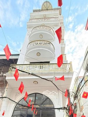 bán nhà long biên 7tầng thang máy,42m lô góc thiết kế đẳng cấp ô tô vào nhà giá 13.6tỷ đẹp mê ly