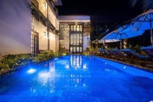 bán villa view sông sát biển cửa đại 9 phòng sân vườn hồ bơi cho thuê 150tr/ tháng