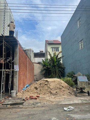 lô đất kdc gần ngay chung cư bicons phạm hữu lầu, kcn sóng thần dt 74,5m giá 4ty550 lh 