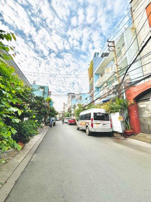 đường nhựa 8m có lề, thông, 1/ ngay tân hoà đông, 3 tầng, dt gần 90m2, vị trí ngon, kd đa ngành