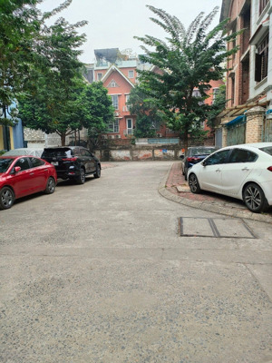 nhà cầu giấy 138m2x4t, mt 7,2m, giá 43 tỷ, phân lô ô tô, an ninh tốt, dân trí cao, gần công viên