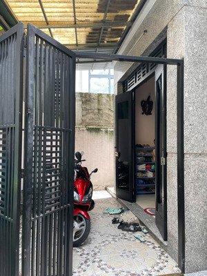 nhà 2 lầu hẻm xe hơi khu an ninh ngay huỳnh đình hai chỉ nhình 6 tỷ