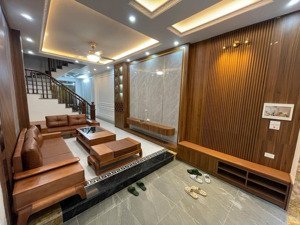 bán nhà phố lê văn lương - oto 10m - ngõ nông - 3 gác - 40m - 5 tầng