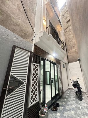 bán nhà trung tâm đống đa tôn đức thắng nhà mới ở ngay ngõ thông sổ đỏ vuông đẹp