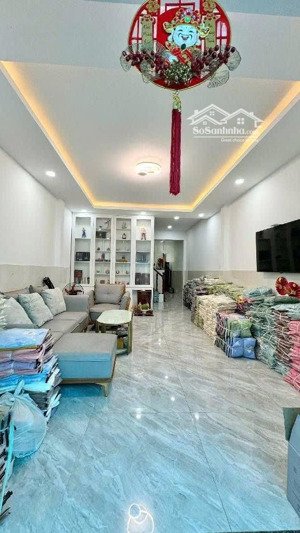 tân phú - nhà 2tầng còn mới vào ở ngay - hxh thông -64m2 - 2tầng - 3pn - sổ hồng riêng .