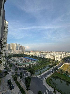 kẹt bán gấp 2pn tòa c hướng đông nam, tầng trung - 4 tỷ 950 all in, lumiere boulevard quận 9