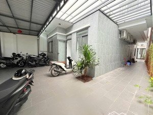 chdv phân lô hxh 8m đường số 30, p6, 200m2 (10x20) 5tầng, 18pn 18wc dòng tiền 100 tr, 18.9tỷ