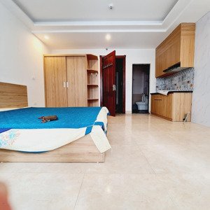 gà đẻ trứng vàng 80m, 7 tầng hơn 18 tỷ hộ khẩu phú diễn.
- nhà rất đẹp, vài bước ra hồ điều hoà ô t