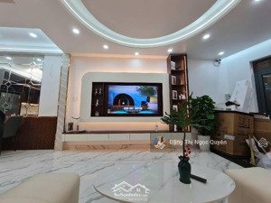 quận 7, hẻm thoáng thông, vinfast đổ cửa, 4.2x12.5, 7tỷ2