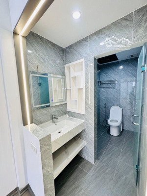 nhỉnh 6 tỷ thạch bàn gần ô tô nguyễn văn linh