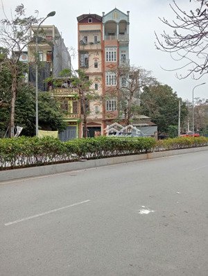 oto tránh kinh doanh thang máy sầm uất nguyễn van linh long biên hn.
45 m2 6 tầng thang máy 4 m mt