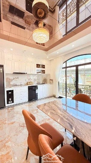 vỉa hè phân lô ôtô phố vip trần quốc hoàn-cầu giấy 42m 7tầng tm siêu đẹp ở luôn 21,6tỷ tl chủ nhà.