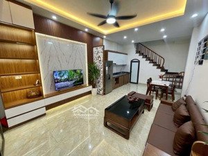 bán nhà võ chí công 32m5t sẵn nội thất,gần cầu giấy ,tây hồ ,hoàng quốc việt ,starlake 8tỷ