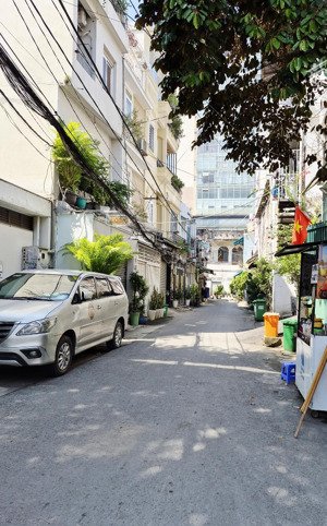 nhà không mua tiếc, hẻm xem hơi phường 25 bình thạnh, dt 89m, gần đh ngoại thương, xây chdv 8 tầng