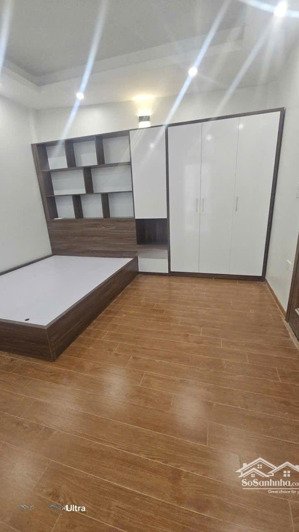 chỉ hơn 5 tỷ có ngay nhà thang máy, full nội thất, ô tô đỗ cổng, mặt tiền rộng,30m2,5 tầng liên mạc