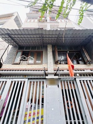 bán nhà d.số ngang lớn 6.5m, nhỉnh 8t, 5m ra gặp xe hơi , lưu thông khánh hội, hoàng diệu,qua q1,q8