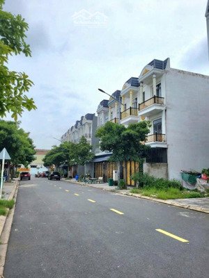 cho thuê nhà 1 trệt 2 lầu kdc hoàng nam 2, phú hòa, thủ dầu một kết cấu: 1 trệt 2 lầu