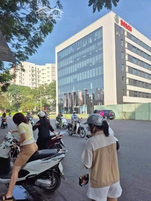 cần cho thuê cặp mặt tiền bờ bao tân thắng, 8mx25m, nhà 3 lầu, 120tr/tháng