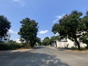 sát tttm global city, liên phường 90m2 8tỷ239 đường 12m, 1t3l đường bàn cờ, an ninh, thoáng đẹp