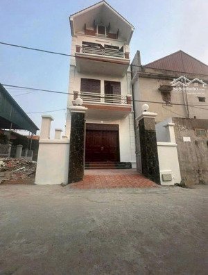 chính chủ nhượng lại nhà 3 tầng mới cứng vừa làm tọa lạc tại đông lâu, hoàn sơn, tiên du