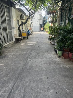 82m2 3 tầng btct 1/ hxh lũy bán bích gần công viên, chợ, trường