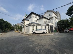 bán nhà quận 2 biệt thự thảo điền- góc 2mt đường quốc hương 10x15m cn 150m2 4 tầng - giá 25 tỷ