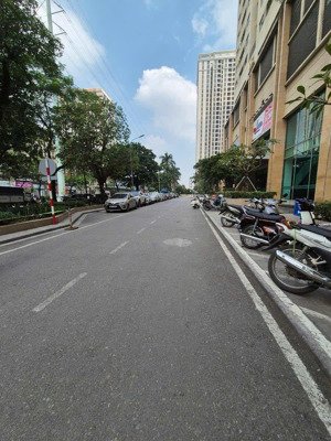 cần tiền bán gấp mp căn tmdv tòa nhà the pride 638m2 t1 57 tỷ. vị trí mặt phố tố hữu, tầng 1 tmdv