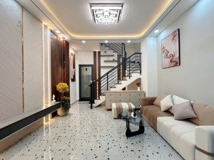 nhà mới 4 tầng hẻm 178/ phan đăng lưu, phường đ3 phú nhuận .dt 4mx10m, dtsd 160m2