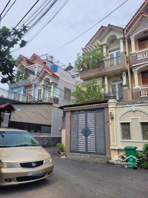 nhà đẹp 3 tầng, 114m2(ngang 5,6m), nội thất gỗ cao cấp, mt đường số, giáp quốc lộ 13, vạn phúc