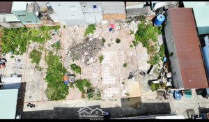 đất cách chợ bình chuẩn 300m,shr xây dựng tự do