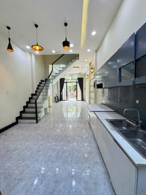 bán nhà 1 sẹc đường lò lu quận 9, 4 tầng đường 10m thông, giá nhỉnh 6 tỷ