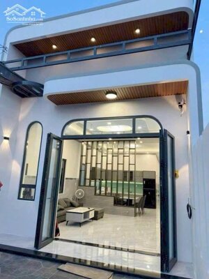 BÁN NHANH NHÀ CẤP 4 HIỆN ĐẠI VỪA XÂY XONG-GIÁ CHỈ HƠN 1 TỈ-SHR,TC