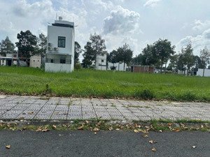 cần bán gấp 3 lô đất ngay mặt tiền chợ rạch kiến, 64m2, 80m2, 100m2 chỉ 980tr, có sổ hồng riêng