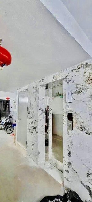 chính chủ bán nhà hoàng hoa thám 66m2. 6 tầng, 90 triệu/tháng. giá rẻ, ngõ to - thang máy