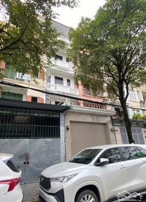 cho thuê nhà riêng trung kính lớn - yên hòa. dt 95m2, 5 tầng. ô tô tải đỗ cửa. phù hợp các mô hình