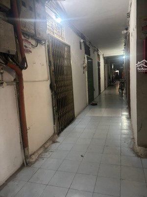 bán nhà tập thể phố lò đúc nguyên bản 2 thoáng ngõ thông 40m t2 giá nhỉnh 2 tỷ sổ đỏ cc có tl