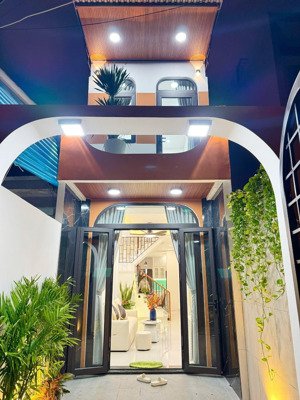 ông ích khiêm thông ra biển nguyễn tất thành, vị trí trung tâm đầy tiện ích. thuộc khu vực hải châu