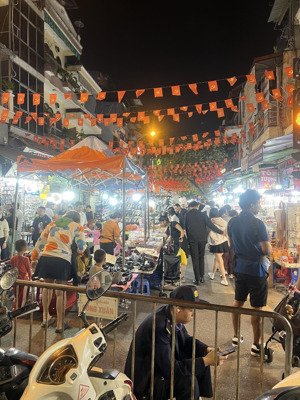 duy nhất cho thuê nhà mặt phố bát đàn: 35m2, mt 3m, giá 40tr/tháng. lh 