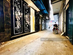 siêu hiếm 80 m2 tầng 1 phố láng hạ chỉ 5,8 tỷ sổ đỏ đống đa ô tô đỗ cửa 3 ngủ 2 thoáng trước sau .