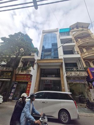 cho thuê nhà thông sàn - thang máy tại hoàng cầu - ô chợ dừa 65m x 7 tầng ô tô vào nhà giá 37tr